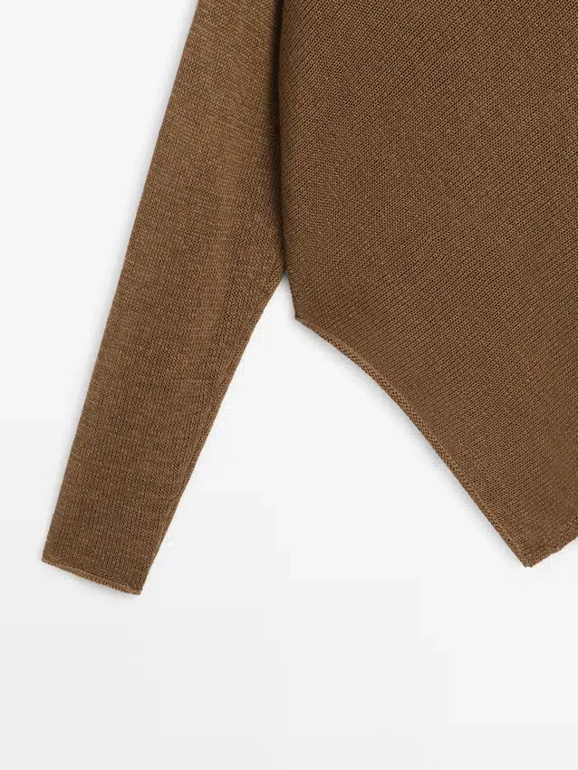 Asymmetrischer Strick-Cape-Pullover Asymmetrischer Strick-Cape-Pullover