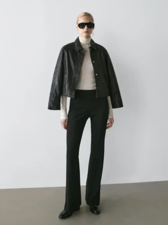 Ausgestellte Hose mit Tasche