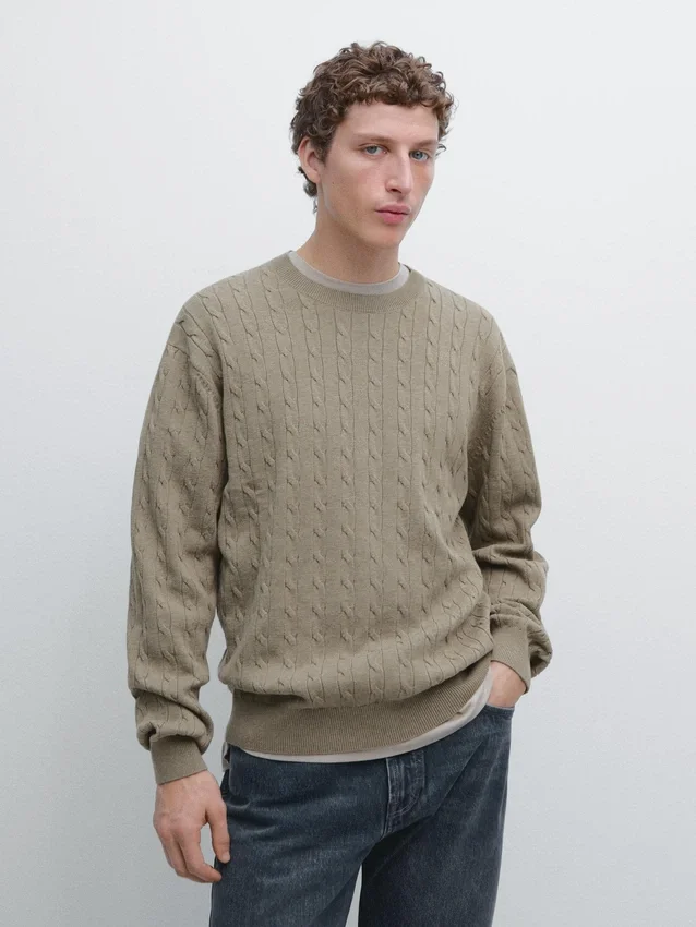 Baumwoll-Pullover mit Zopfmuster Baumwoll-Pullover mit Zopfmuster