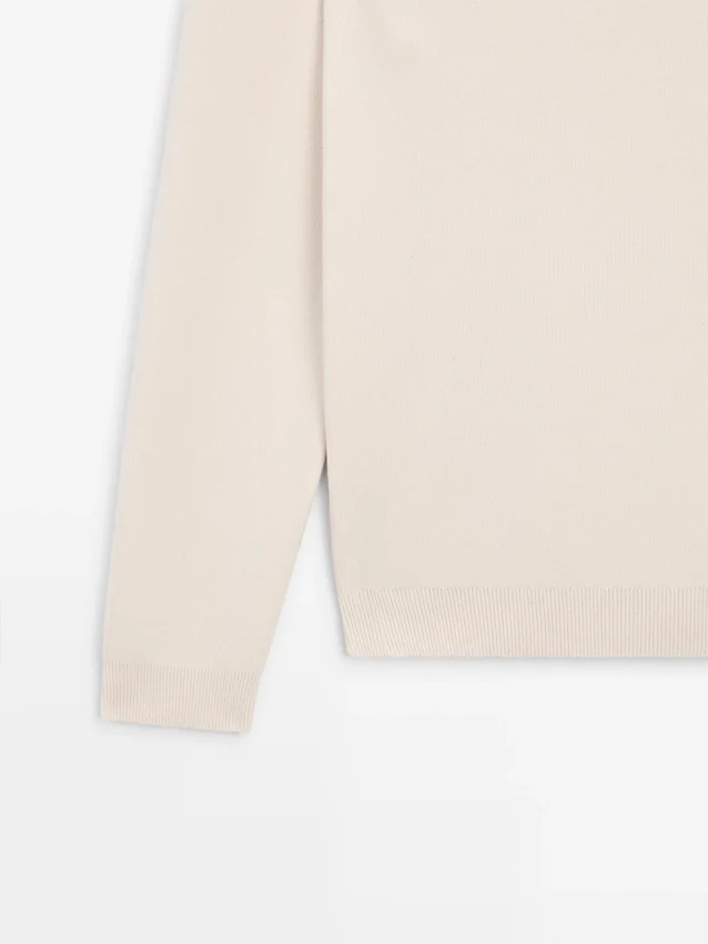 Baumwollstrickpullover mit Rundhalsausschnitt Baumwollstrickpullover mit Rundhalsausschnitt