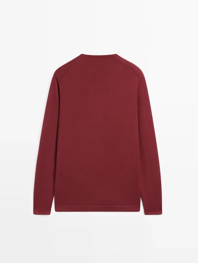 Baumwollstrickpullover mit Rundhalsausschnitt Baumwollstrickpullover mit Rundhalsausschnitt