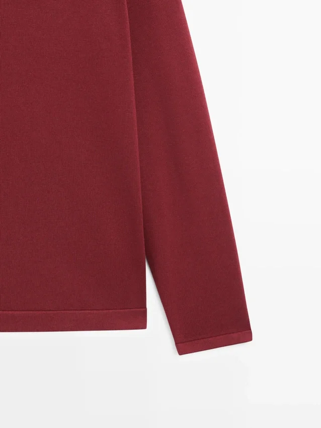 Baumwollstrickpullover mit Rundhalsausschnitt Baumwollstrickpullover mit Rundhalsausschnitt