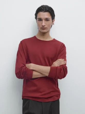 Baumwollstrickpullover mit Rundhalsausschnitt