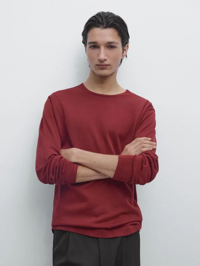 Baumwollstrickpullover mit Rundhalsausschnitt Baumwollstrickpullover mit Rundhalsausschnitt