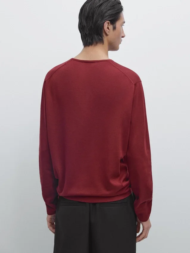 Baumwollstrickpullover mit Rundhalsausschnitt Baumwollstrickpullover mit Rundhalsausschnitt