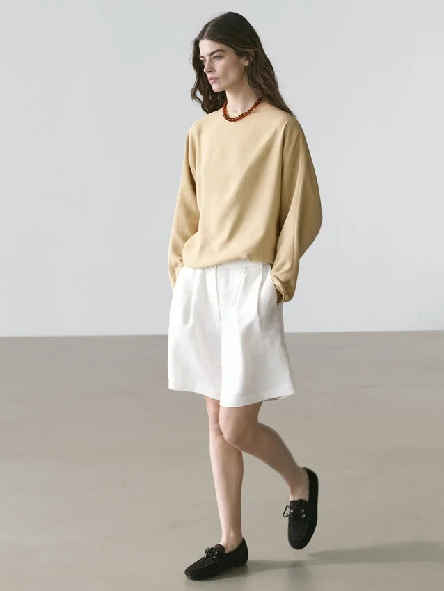 Bermudashorts aus 100 % Leinen mit kurzen Falten Bermudashorts aus 100 % Leinen mit kurzen Falten