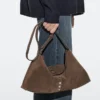 Bucket Bag aus Spaltveloursleder