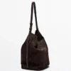 Bucket Bag aus Spaltveloursleder