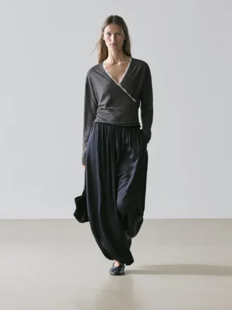 Cardigan im Wickelstil mit Spitzendetails