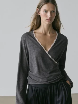 Cardigan im Wickelstil mit Spitzendetails