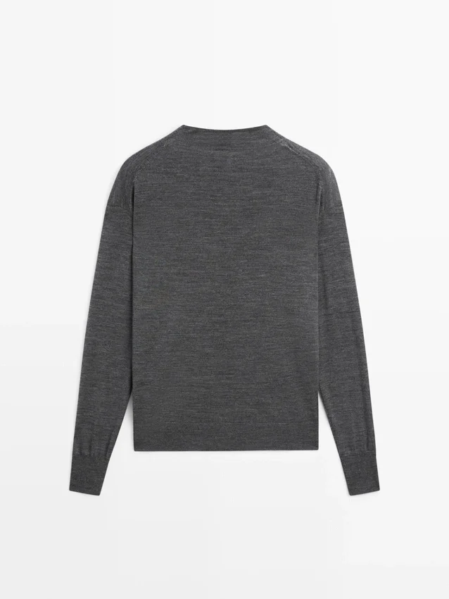 Cardigan mit Rollkragen und verdeckten Knöpfen Cardigan mit Rollkragen und verdeckten Knöpfen