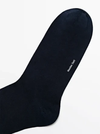 Einfarbige Socken aus Baumwollmischgewebe Einfarbige Socken aus Baumwollmischgewebe