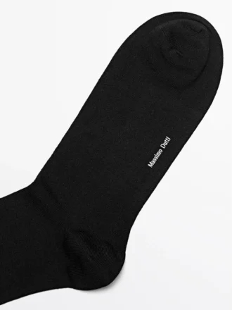 Einfarbige Socken aus Seidenmischgewebe Einfarbige Socken aus Seidenmischgewebe