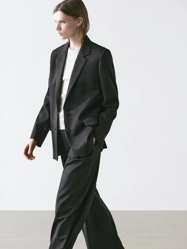 Extrafeiner Zweiknopf-Blazer aus Wolle Extrafeiner Zweiknopf-Blazer aus Wolle