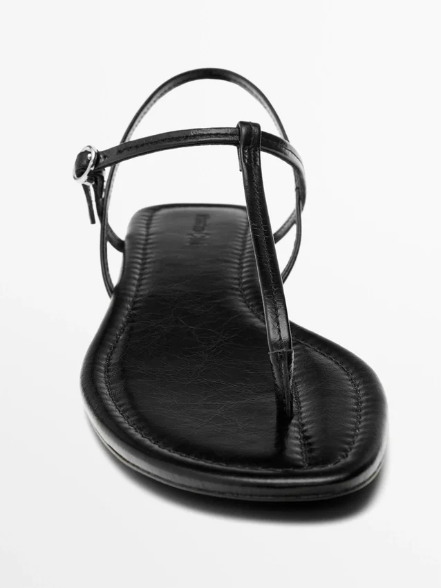 Flache Riemchensandalen mit Zehentrenner Flache Riemchensandalen mit Zehentrenner