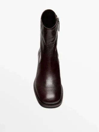 Flache Stiefeletten aus geknittertem Leder Flache Stiefeletten aus geknittertem Leder