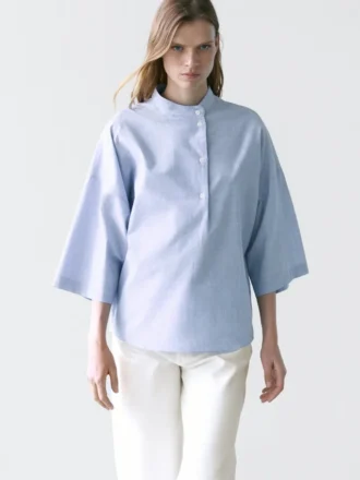 Fließende Bluse mit geknöpftem Kragen