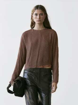 Fließende Bluse mit geometrischem Print