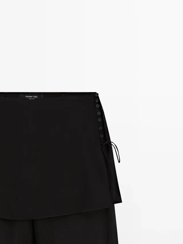 Fließende, kontrastierende Seidenhose Fließende, kontrastierende Seidenhose