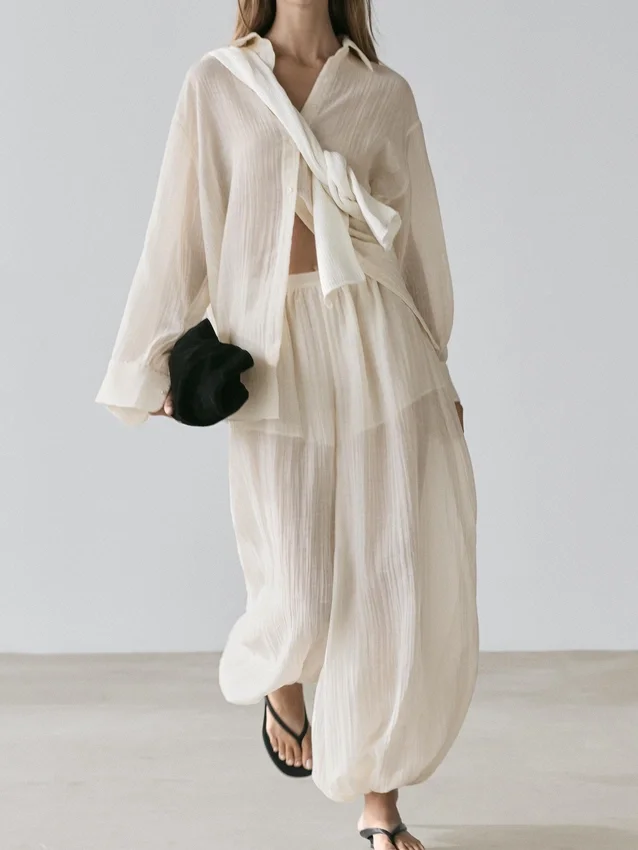 Fließende Sarouel-Hose mit Plissee-Detail Fließende Sarouel-Hose mit Plissee-Detail