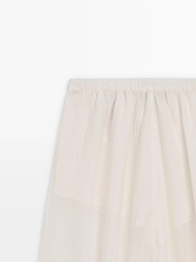 Fließende Sarouel-Hose mit Plissee-Detail Fließende Sarouel-Hose mit Plissee-Detail