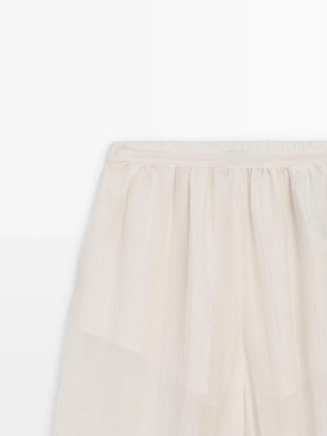 Fließende Sarouel-Hose mit Plissee-Detail Fließende Sarouel-Hose mit Plissee-Detail