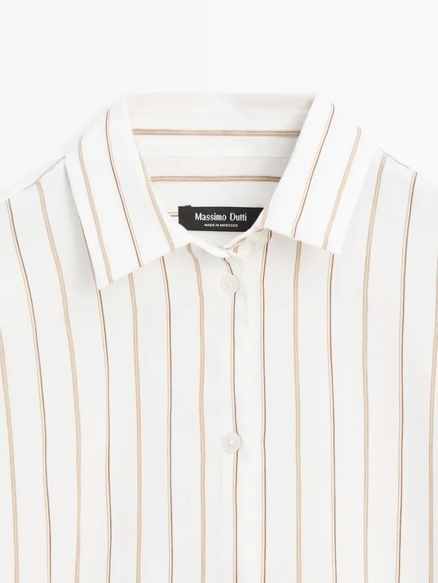 Fließendes, dreifarbig gestreiftes Hemd Fließendes, dreifarbig gestreiftes Hemd