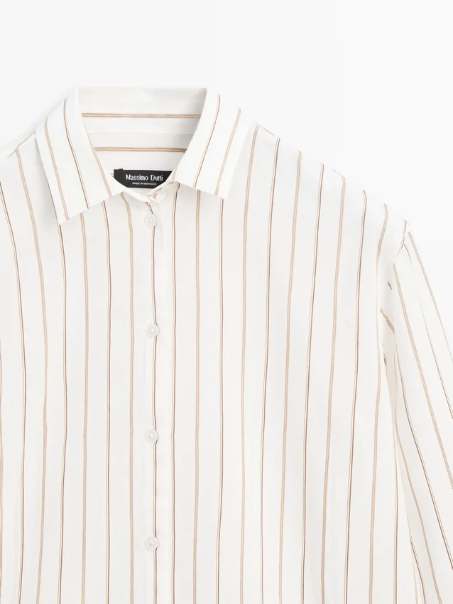 Fließendes, dreifarbig gestreiftes Hemd Fließendes, dreifarbig gestreiftes Hemd