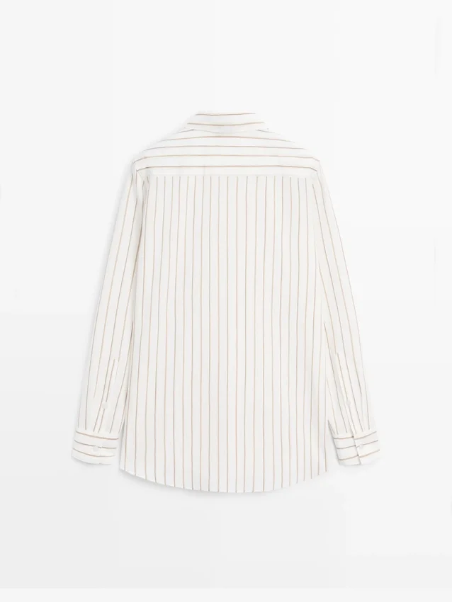 Fließendes, dreifarbig gestreiftes Hemd Fließendes, dreifarbig gestreiftes Hemd