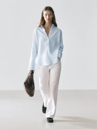 Fließendes, gestreiftes Leinen-Hemd