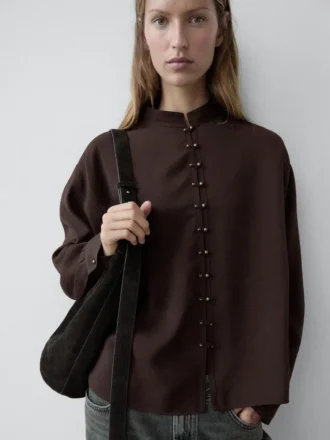 Fließendes Hemd mit Knopfdetails