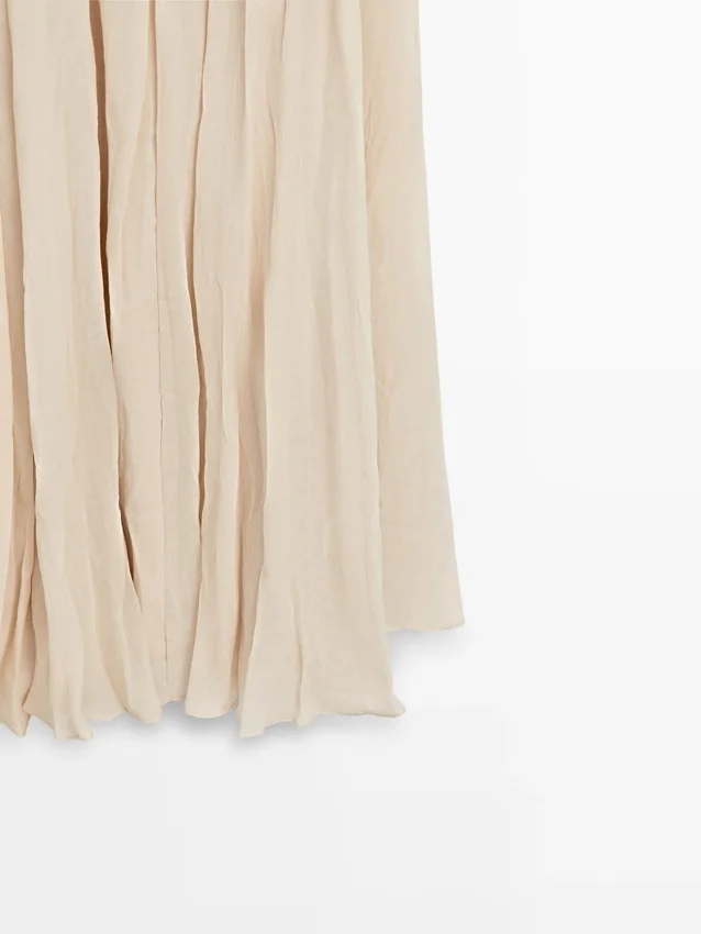 Fließendes Midikleid mit Plissee-Detail Fließendes Midikleid mit Plissee-Detail