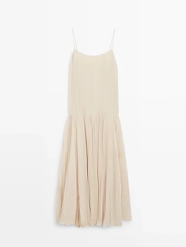 Fließendes Midikleid mit Plissee-Detail Fließendes Midikleid mit Plissee-Detail