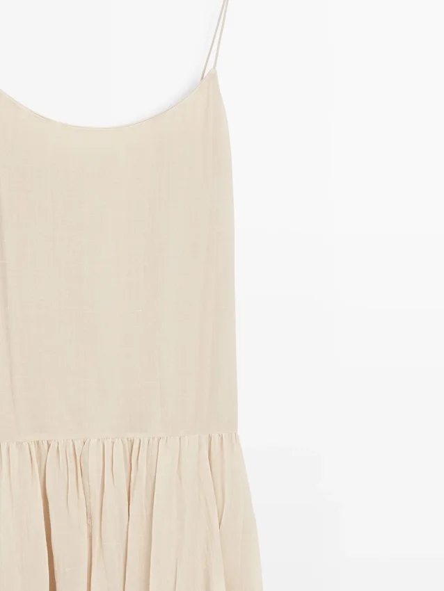 Fließendes Midikleid mit Plissee-Detail Fließendes Midikleid mit Plissee-Detail