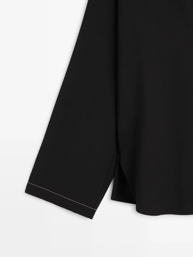 Fließendes Overshirt aus Wollmischung mit Taschendetails Fließendes Overshirt aus Wollmischung mit Taschendetails