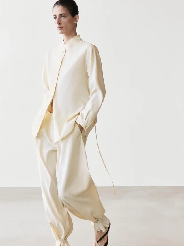 Fließendes Overshirt mit Kragen-Detail Fließendes Overshirt mit Kragen-Detail