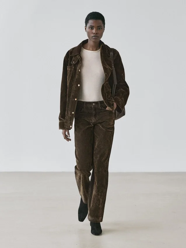 Flock-Jeans mit geradem Bein und niedriger Leibhöhe Flock-Jeans mit geradem Bein und niedriger Leibhöhe