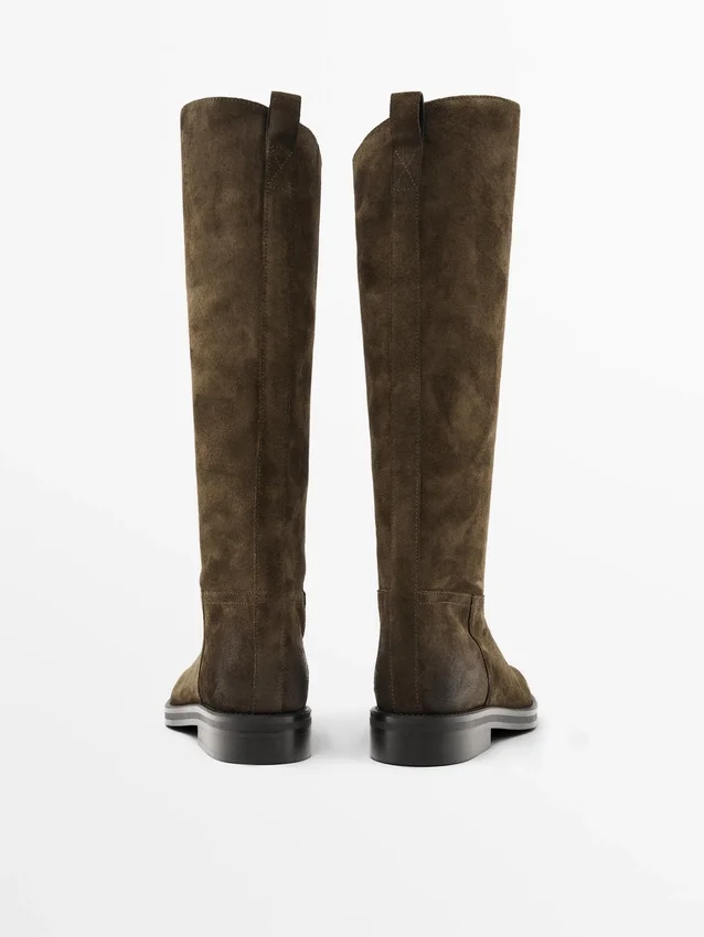 Geölte Reitstiefel aus gespaltenem Wildleder Geölte Reitstiefel aus gespaltenem Wildleder