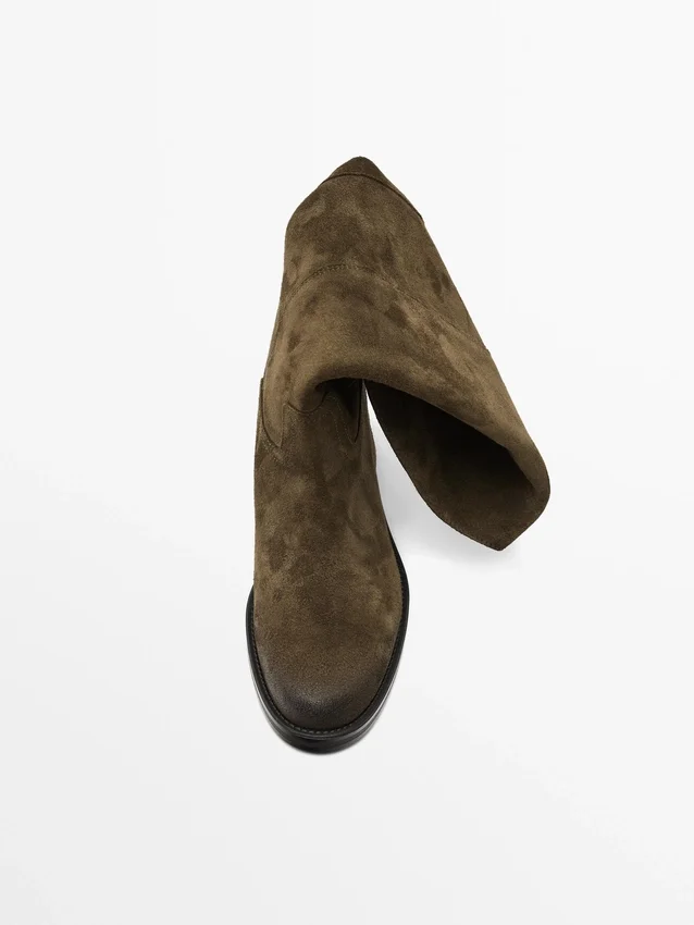 Geölte Reitstiefel aus gespaltenem Wildleder Geölte Reitstiefel aus gespaltenem Wildleder