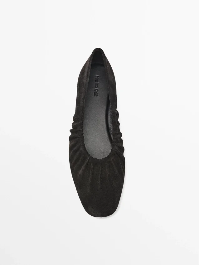 Geraffte Ballerinas aus Spaltleder Geraffte Ballerinas aus Spaltleder