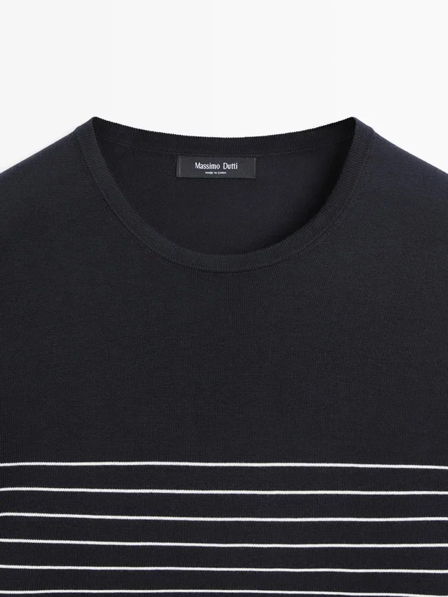 Gestreifter Pullover mit Rundhalsausschnitt Gestreifter Pullover mit Rundhalsausschnitt