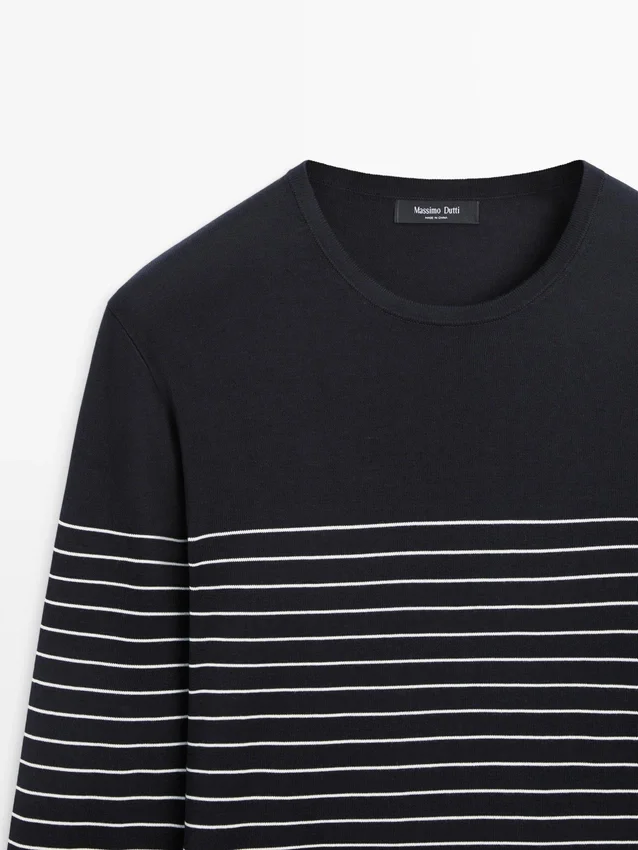 Gestreifter Pullover mit Rundhalsausschnitt Gestreifter Pullover mit Rundhalsausschnitt