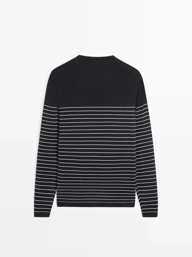 Gestreifter Pullover mit Rundhalsausschnitt Gestreifter Pullover mit Rundhalsausschnitt