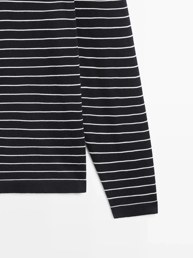 Gestreifter Pullover mit Rundhalsausschnitt Gestreifter Pullover mit Rundhalsausschnitt