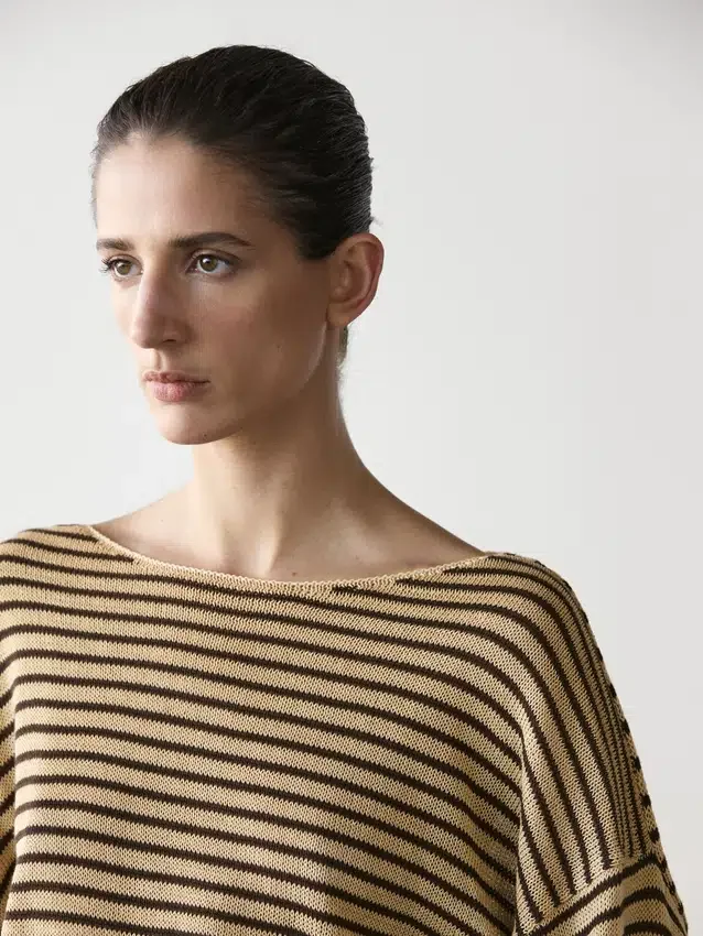 Gestreifter Strickpullover aus 100 % Baumwolle Gestreifter Strickpullover aus 100 % Baumwolle