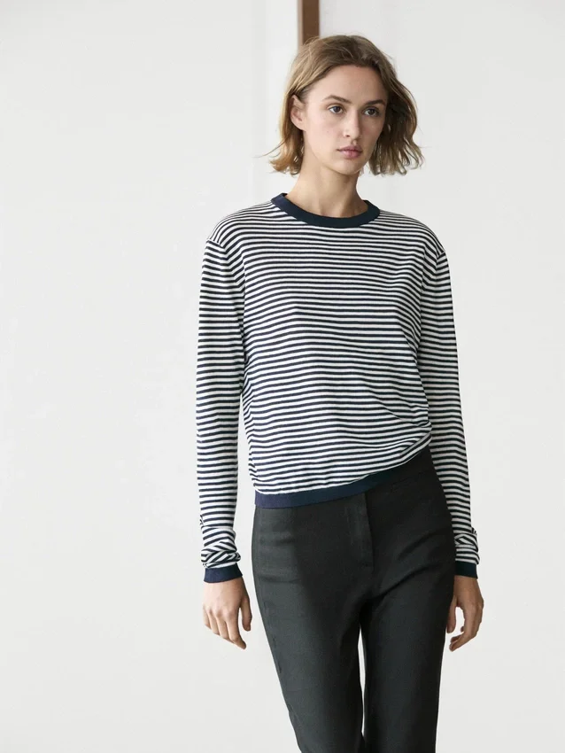 Gestreifter Strickpullover aus Baumwolle und Seide Gestreifter Strickpullover aus Baumwolle und Seide