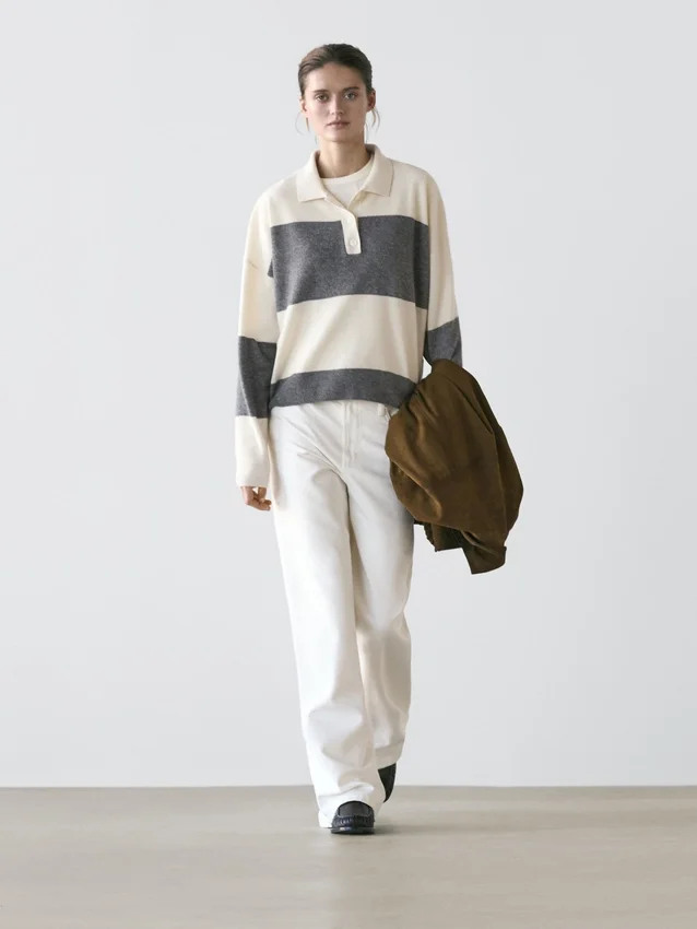 Gestreifter Strickpullover mit Poloshirt-Kragen Gestreifter Strickpullover mit Poloshirt-Kragen