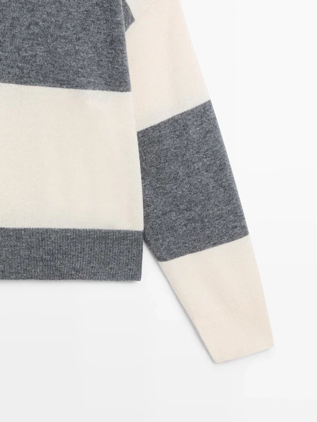 Gestreifter Strickpullover mit Poloshirt-Kragen Gestreifter Strickpullover mit Poloshirt-Kragen