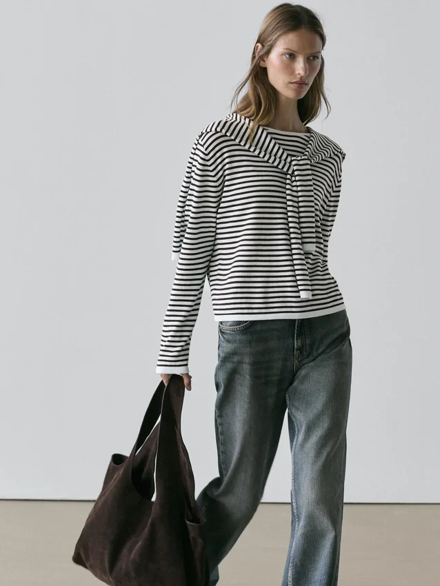 Gestreifter Strickpullover mit Ärmel-Detail Gestreifter Strickpullover mit Ärmel-Detail