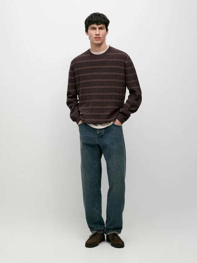 Gestreifter Strickpullover mit Rundhalsausschnitt Gestreifter Strickpullover mit Rundhalsausschnitt